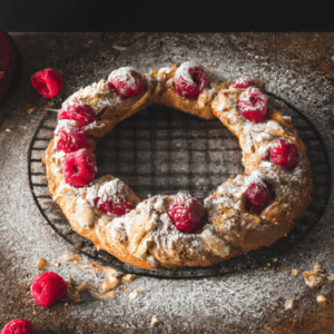 1900-inn-raspberry-wreath.png