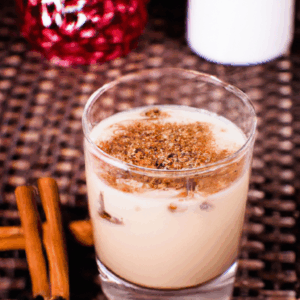 ggnog-hite-ussian-ecipe-asy-oliday-ocktail-ammilee-ips.png