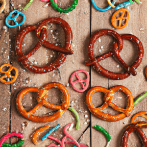 candy-and-pretzel-garland.png